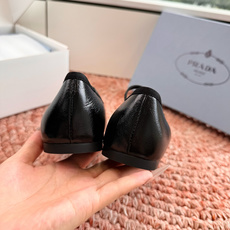 🌾G887统一飞机盒顶级品质所见即所得Prada/普拉达26WF早春新品复古三角标褶皱粗跟平底玛丽珍鞋单 🌾G887统一飞机盒顶级品质所见即所得Prada/普拉达26WF早春新品复古三角标褶皱粗跟平底玛丽珍鞋单