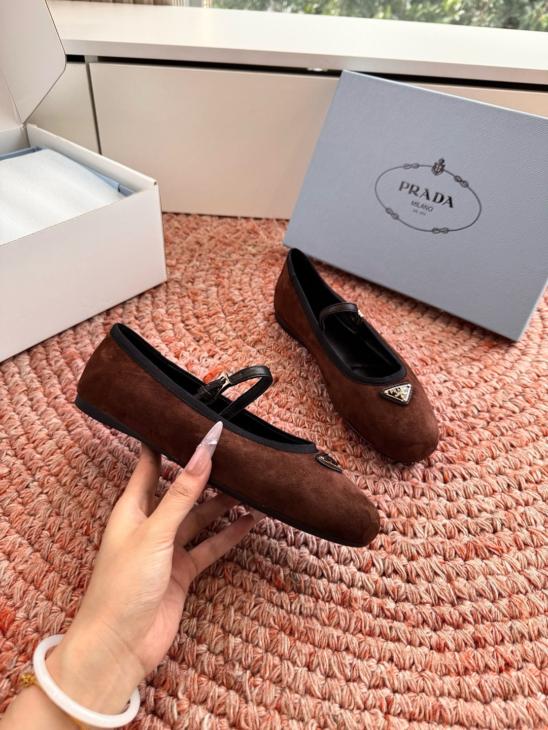 🌾G887统一飞机盒顶级品质所见即所得Prada/普拉达26WF早春新品复古三角标褶皱粗跟平底玛丽珍鞋单 🌾G887统一飞机盒顶级品质所见即所得Prada/普拉达26WF早春新品复古三角标褶皱粗跟平底玛丽珍鞋单