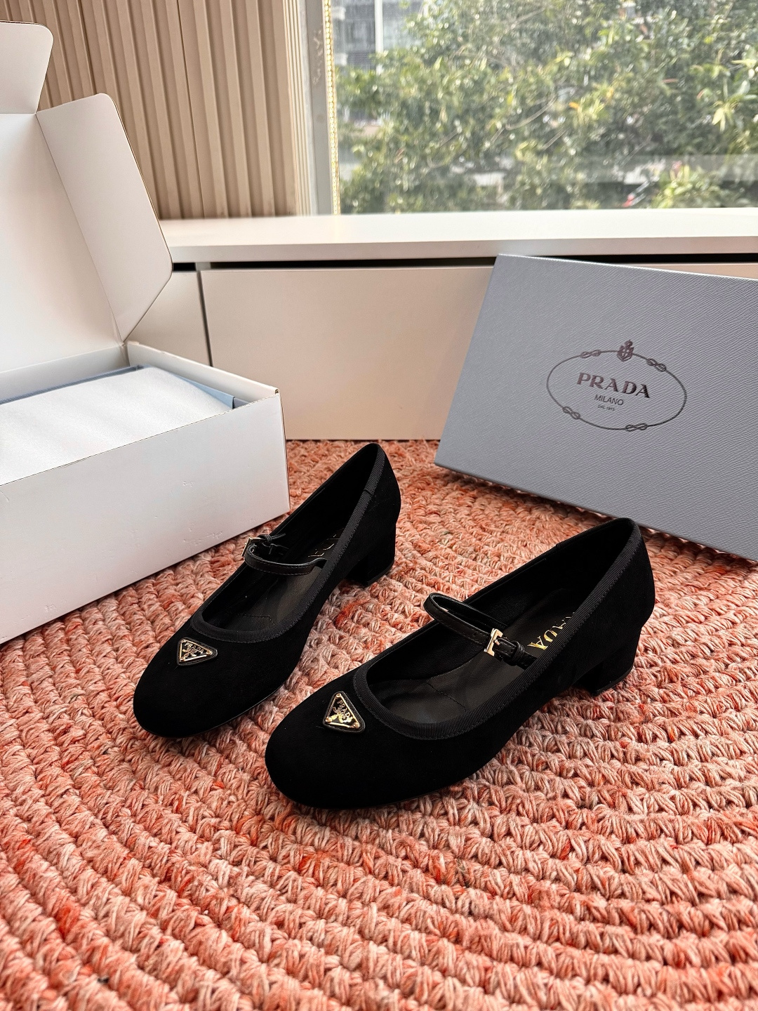 🌾G887统一飞机盒顶级品质所见即所得Prada/普拉达26WF早春新品复古三角标褶皱粗跟平底玛丽珍鞋单