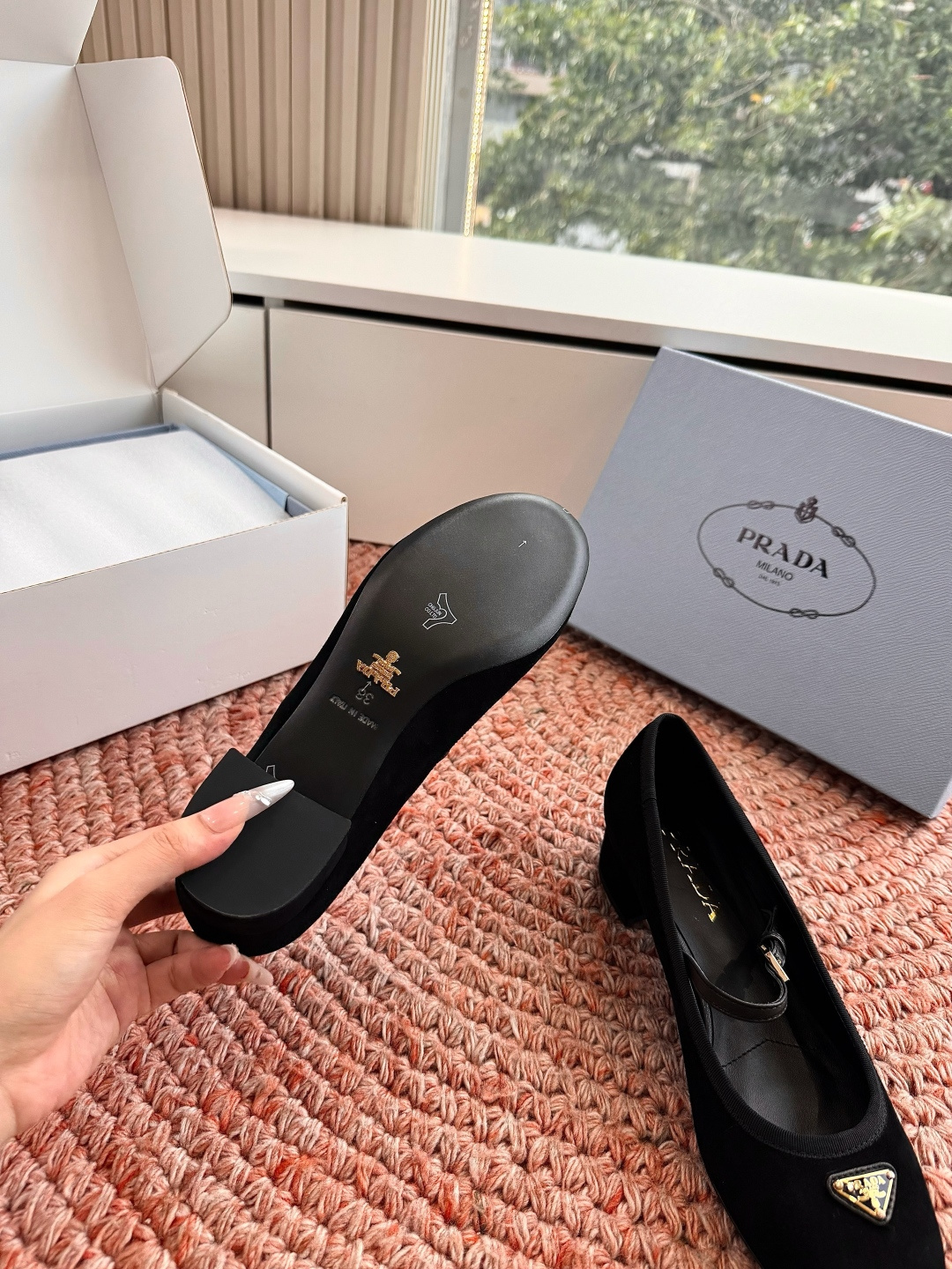 🌾G887统一飞机盒顶级品质所见即所得Prada/普拉达26WF早春新品复古三角标褶皱粗跟平底玛丽珍鞋单