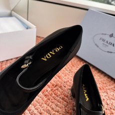🌾G887统一飞机盒顶级品质所见即所得Prada/普拉达26WF早春新品复古三角标褶皱粗跟平底玛丽珍鞋单 🌾G887统一飞机盒顶级品质所见即所得Prada/普拉达26WF早春新品复古三角标褶皱粗跟平底玛丽珍鞋单