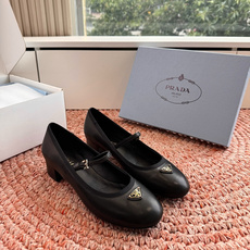 🌾G887统一飞机盒顶级品质所见即所得Prada/普拉达26WF早春新品复古三角标褶皱粗跟平底玛丽珍鞋单 🌾G887统一飞机盒顶级品质所见即所得Prada/普拉达26WF早春新品复古三角标褶皱粗跟平底玛丽珍鞋单