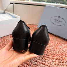🌾G887统一飞机盒顶级品质所见即所得Prada/普拉达26WF早春新品复古三角标褶皱粗跟平底玛丽珍鞋单 🌾G887统一飞机盒顶级品质所见即所得Prada/普拉达26WF早春新品复古三角标褶皱粗跟平底玛丽珍鞋单