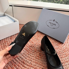 🌾G887统一飞机盒顶级品质所见即所得Prada/普拉达26WF早春新品复古三角标褶皱粗跟平底玛丽珍鞋单 🌾G887统一飞机盒顶级品质所见即所得Prada/普拉达26WF早春新品复古三角标褶皱粗跟平底玛丽珍鞋单