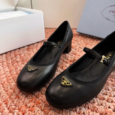 🌾G887统一飞机盒顶级品质所见即所得Prada/普拉达26WF早春新品复古三角标褶皱粗跟平底玛丽珍鞋单 🌾G887统一飞机盒顶级品质所见即所得Prada/普拉达26WF早春新品复古三角标褶皱粗跟平底玛丽珍鞋单