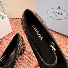 🌾G887统一飞机盒顶级品质所见即所得Prada/普拉达26WF早春新品复古三角标褶皱粗跟平底玛丽珍鞋单 🌾G887统一飞机盒顶级品质所见即所得Prada/普拉达26WF早春新品复古三角标褶皱粗跟平底玛丽珍鞋单