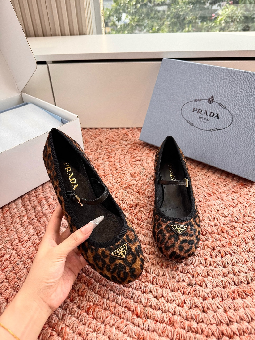 🌾G887统一飞机盒顶级品质所见即所得Prada/普拉达26WF早春新品复古三角标褶皱粗跟平底玛丽珍鞋单 🌾G887统一飞机盒顶级品质所见即所得Prada/普拉达26WF早春新品复古三角标褶皱粗跟平底玛丽珍鞋单