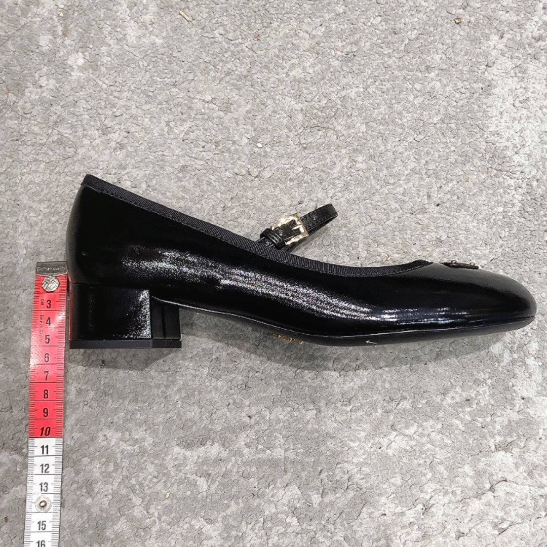 🌾G887统一飞机盒顶级品质所见即所得Prada/普拉达26WF早春新品复古三角标褶皱粗跟平底玛丽珍鞋单