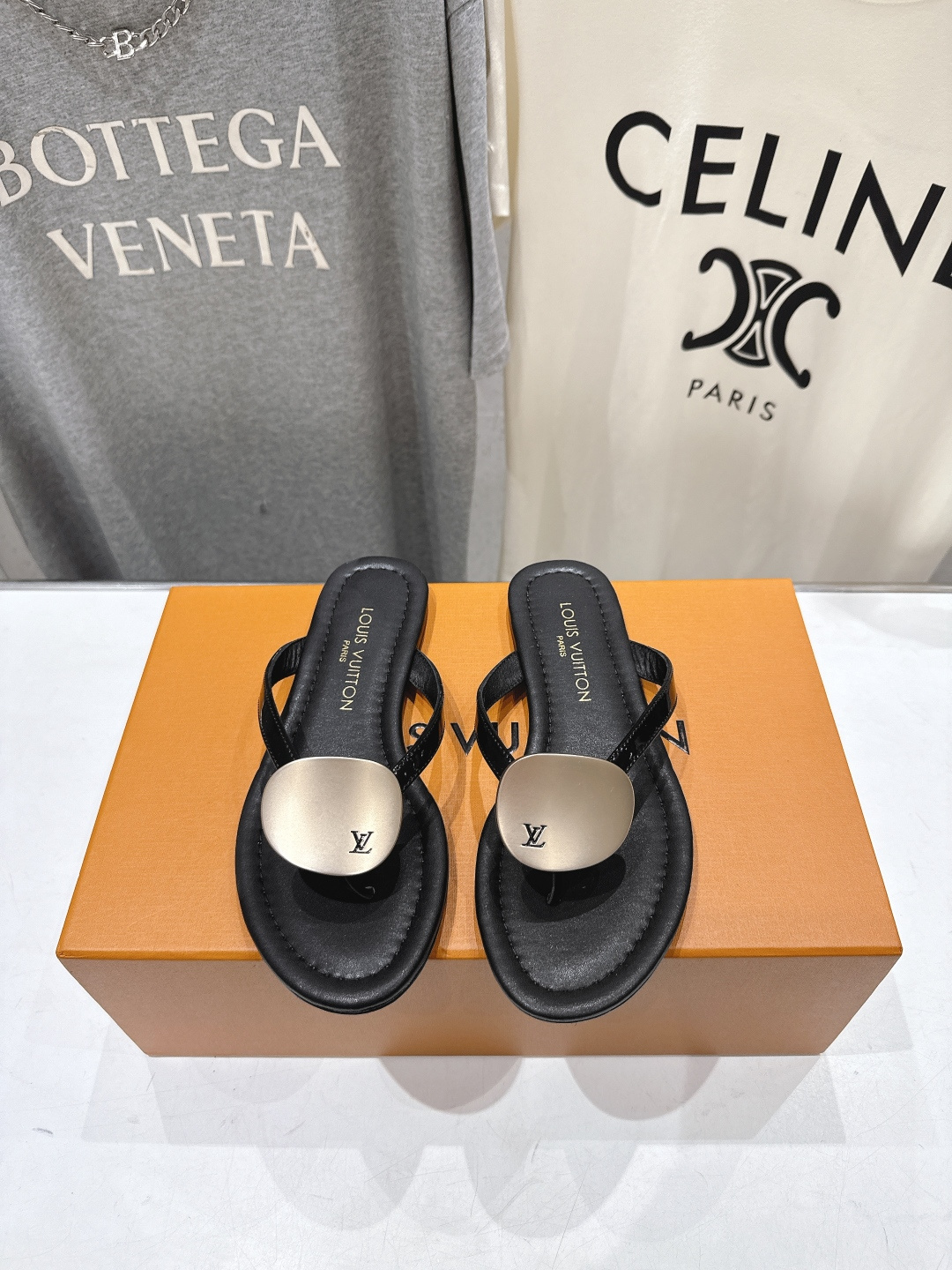 高版本出厂  Louis Vuitton ss25 new arrival LV驴牌夏季新款平底夹脚拖鞋