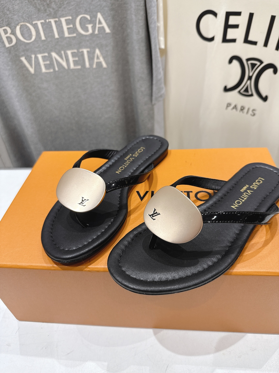 高版本出厂  Louis Vuitton ss25 new arrival LV驴牌夏季新款平底夹脚拖鞋