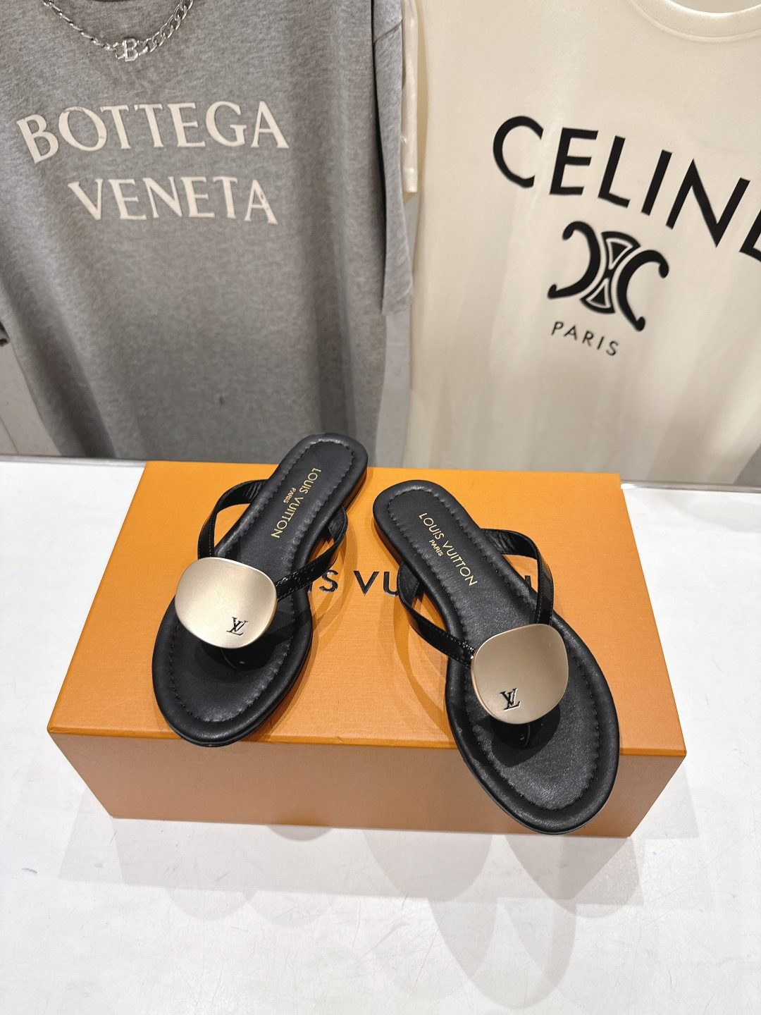 高版本出厂  Louis Vuitton ss25 new arrival LV驴牌夏季新款平底夹脚拖鞋