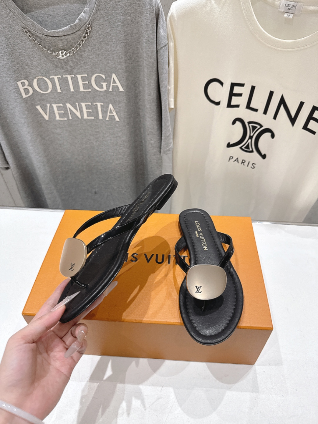 高版本出厂  Louis Vuitton ss25 new arrival LV驴牌夏季新款平底夹脚拖鞋