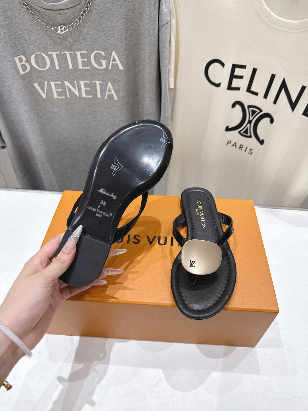 高版本出厂  Louis Vuitton ss25 new arrival LV驴牌夏季新款平底夹脚拖鞋