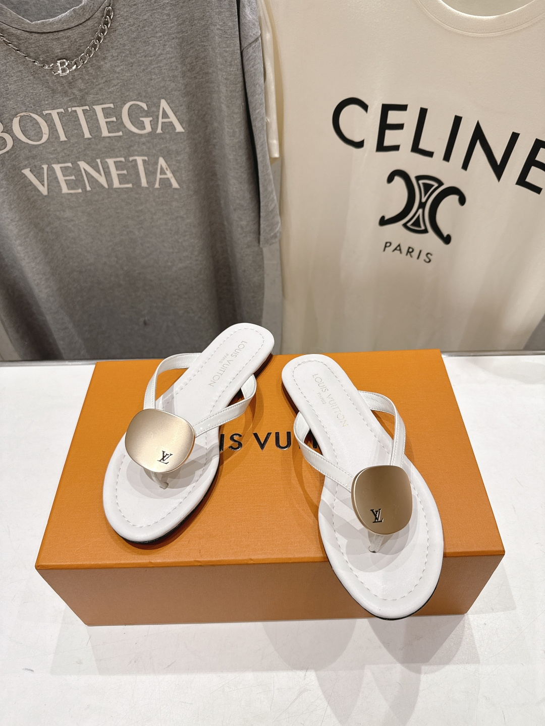 高版本出厂  Louis Vuitton ss25 new arrival LV驴牌夏季新款平底夹脚拖鞋