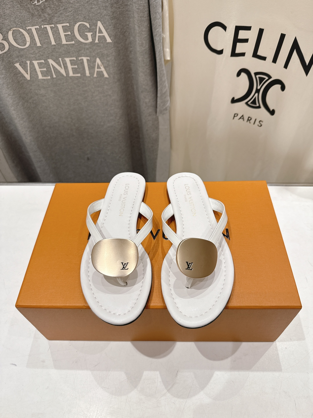 高版本出厂  Louis Vuitton ss25 new arrival LV驴牌夏季新款平底夹脚拖鞋
