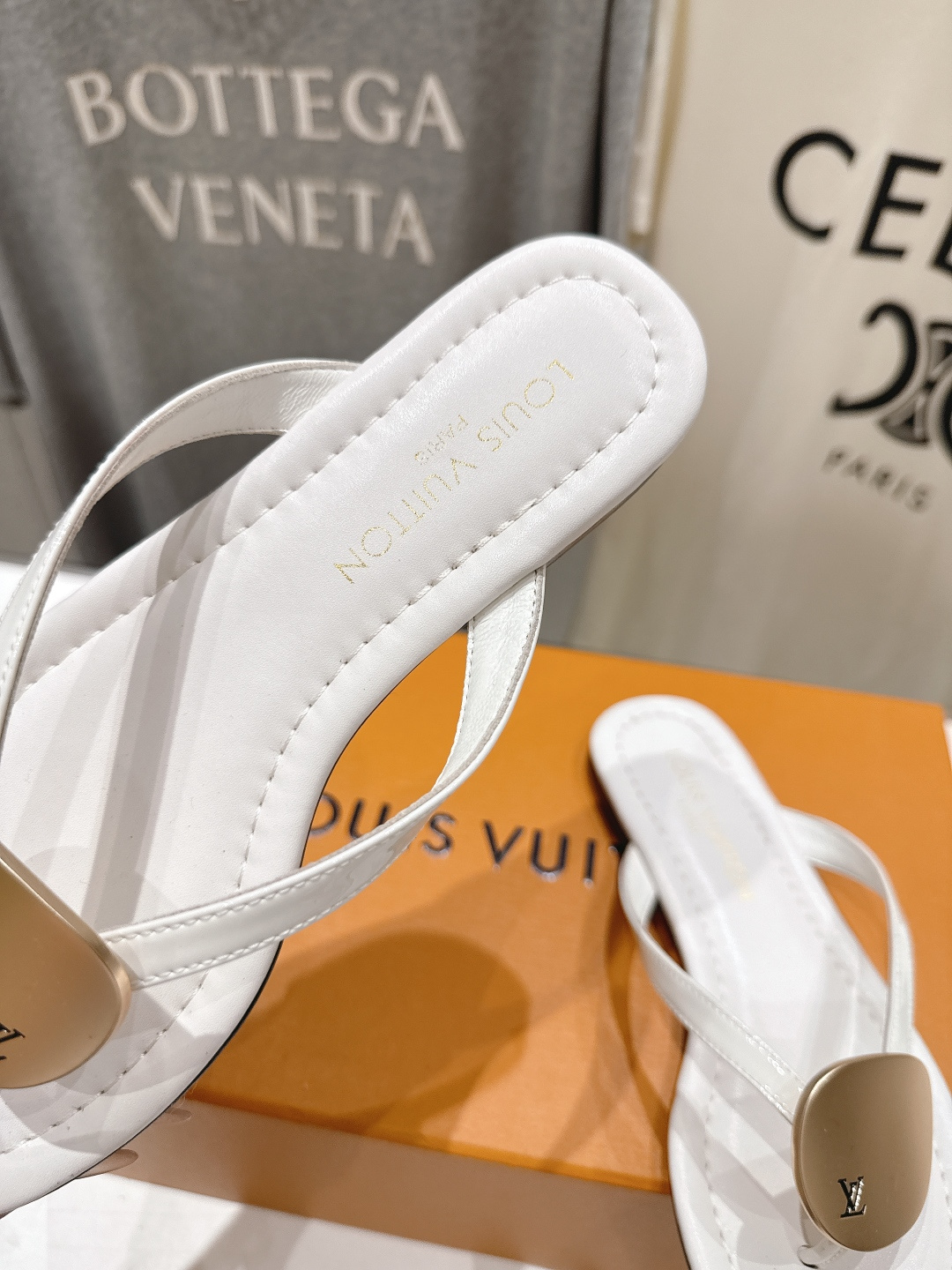 高版本出厂  Louis Vuitton ss25 new arrival LV驴牌夏季新款平底夹脚拖鞋