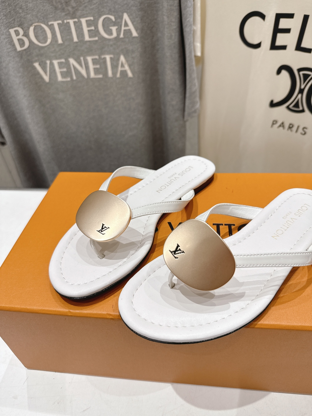 高版本出厂  Louis Vuitton ss25 new arrival LV驴牌夏季新款平底夹脚拖鞋