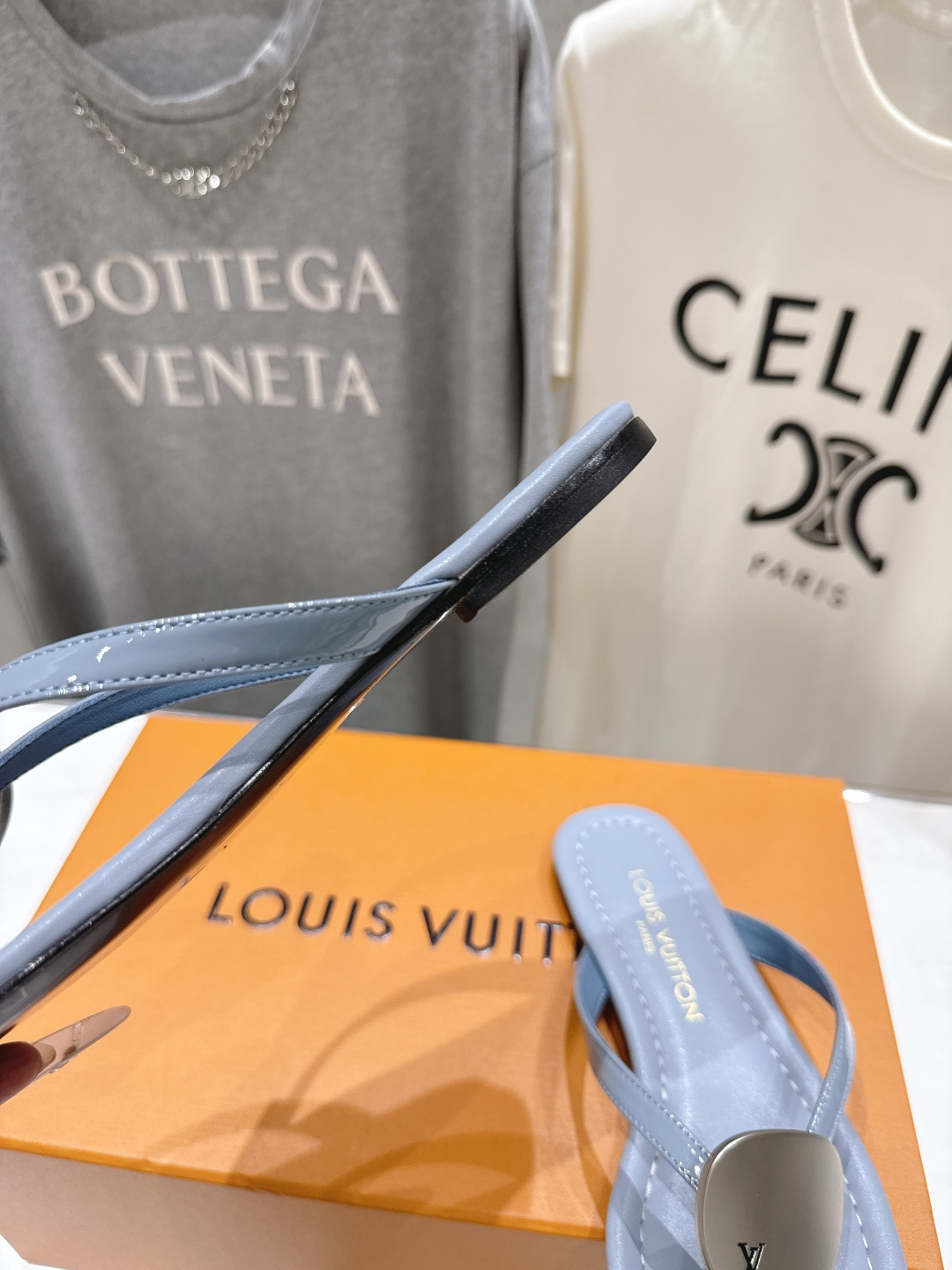 高版本出厂  Louis Vuitton ss25 new arrival LV驴牌夏季新款平底夹脚拖鞋