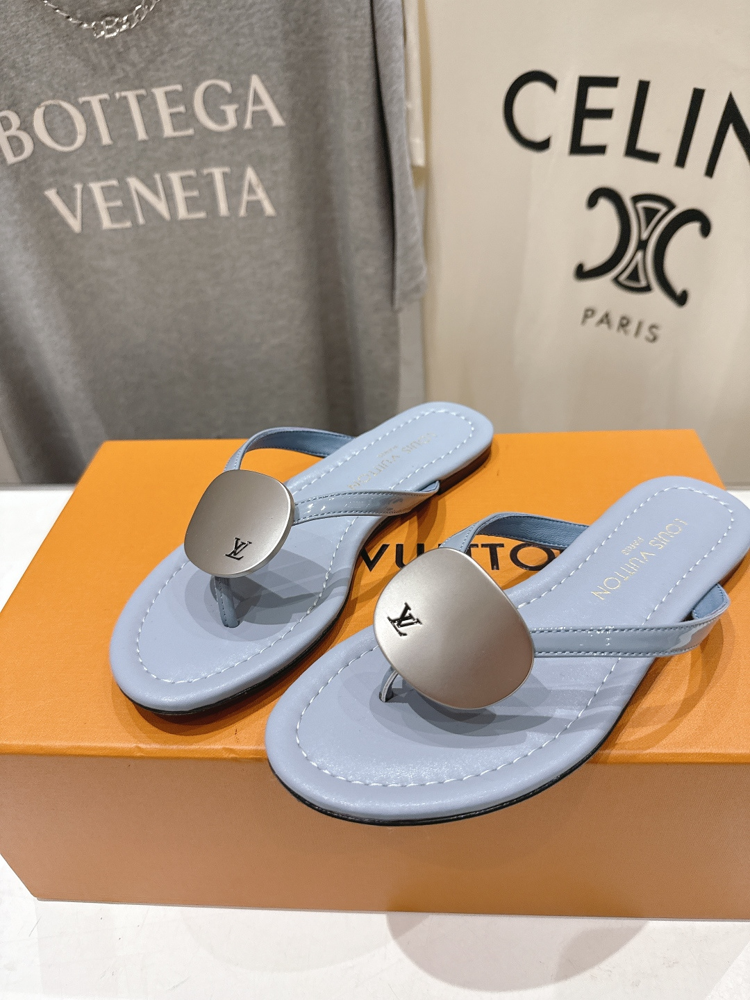 高版本出厂  Louis Vuitton ss25 new arrival LV驴牌夏季新款平底夹脚拖鞋