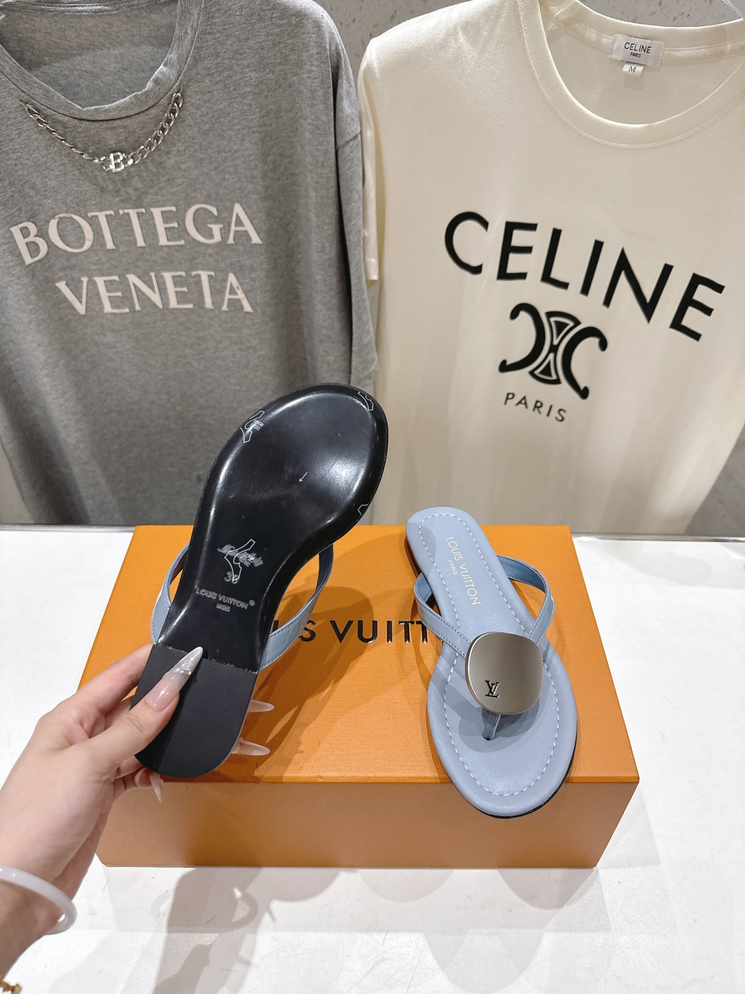 高版本出厂  Louis Vuitton ss25 new arrival LV驴牌夏季新款平底夹脚拖鞋