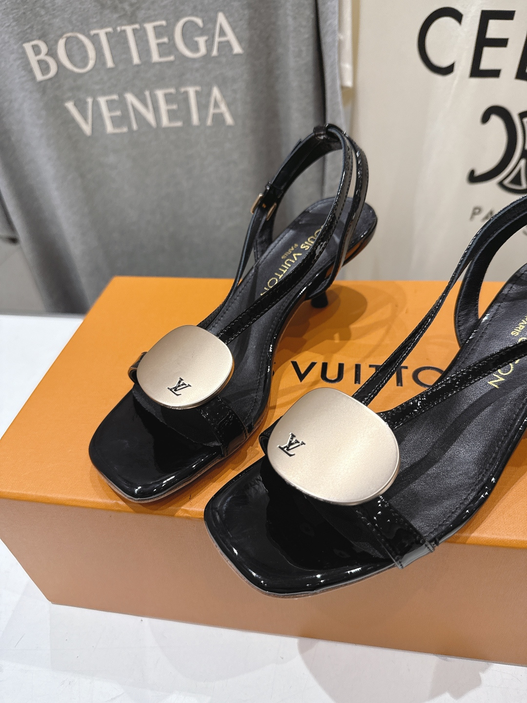 高版本出厂  Louis Vuitton ss26 new arrival LV驴牌夏季新款小高跟凉鞋简