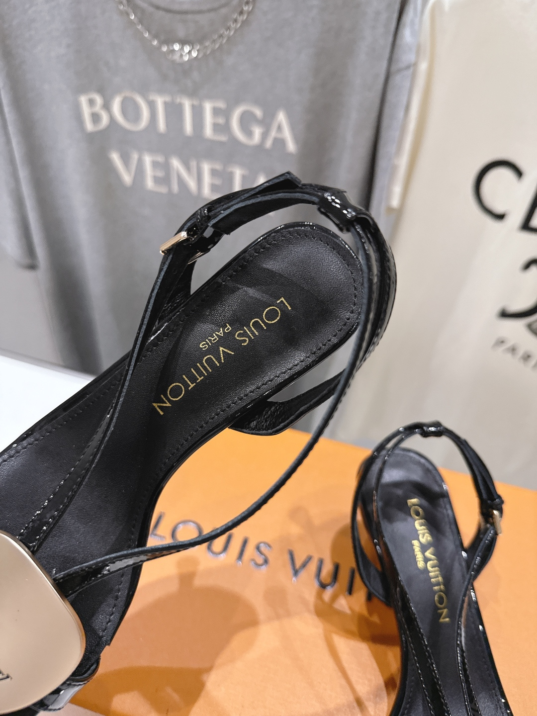 高版本出厂  Louis Vuitton ss26 new arrival LV驴牌夏季新款小高跟凉鞋简