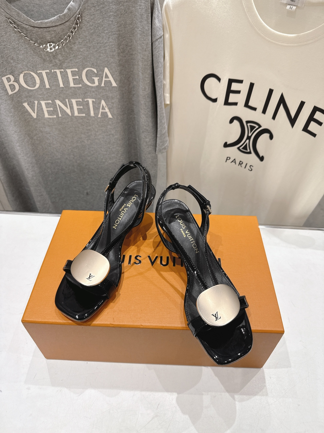 高版本出厂  Louis Vuitton ss26 new arrival LV驴牌夏季新款小高跟凉鞋简