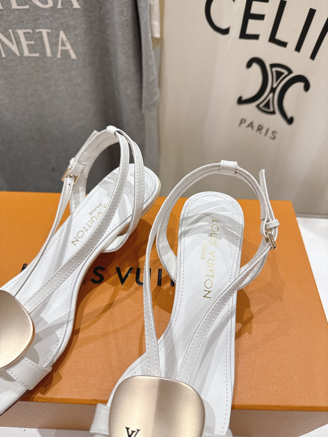 高版本出厂  Louis Vuitton ss26 new arrival LV驴牌夏季新款小高跟凉鞋简