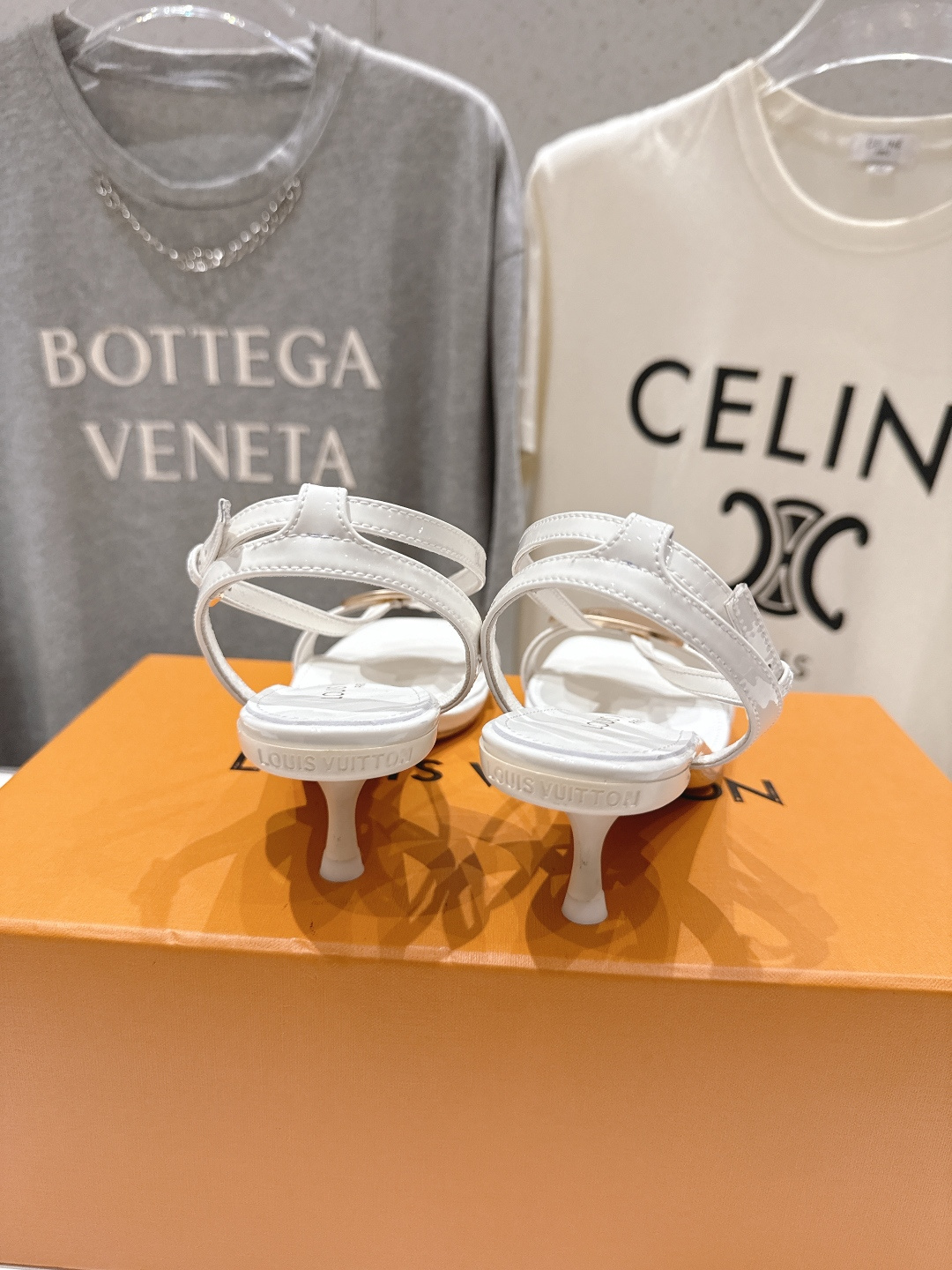 高版本出厂  Louis Vuitton ss26 new arrival LV驴牌夏季新款小高跟凉鞋简