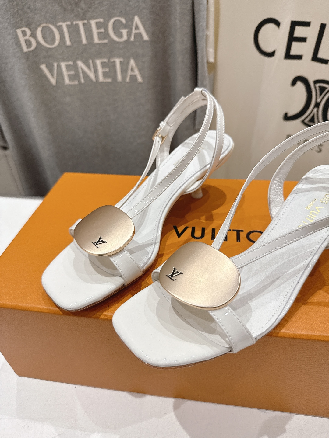高版本出厂  Louis Vuitton ss26 new arrival LV驴牌夏季新款小高跟凉鞋简