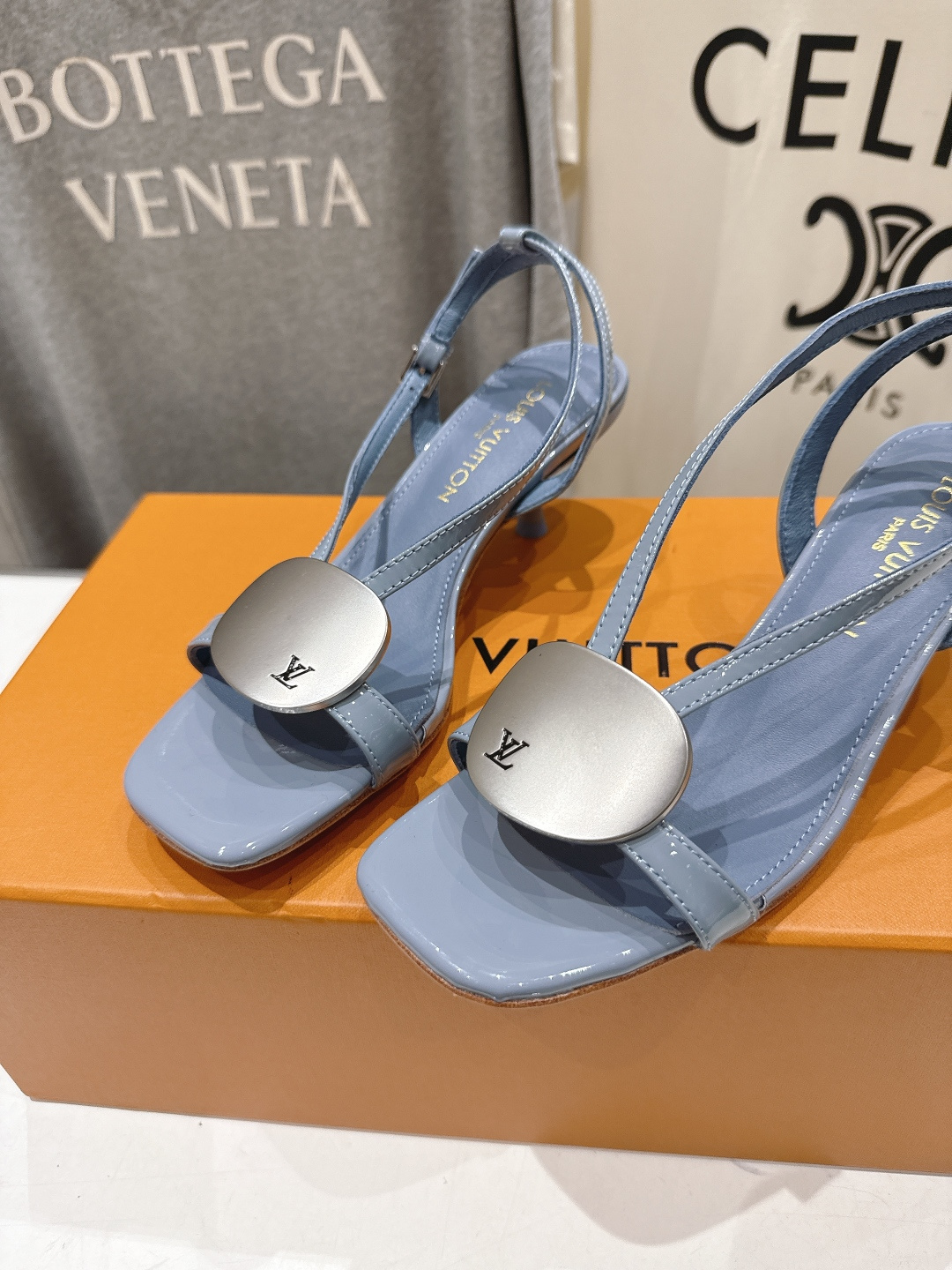 高版本出厂  Louis Vuitton ss26 new arrival LV驴牌夏季新款小高跟凉鞋简