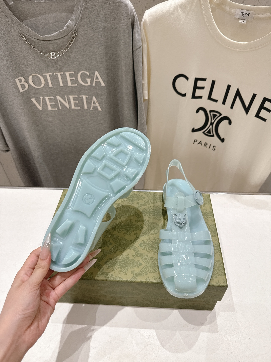 高版本出厂 Gucci*古驰 G家F036 2026ss夏季爆款平底沙滩凉鞋,在这个IN时代必备的凉鞋 高版本出厂 Gucci*古驰 G家F036 2026ss夏季爆款平底沙滩凉鞋,在这个IN时代必备的凉鞋