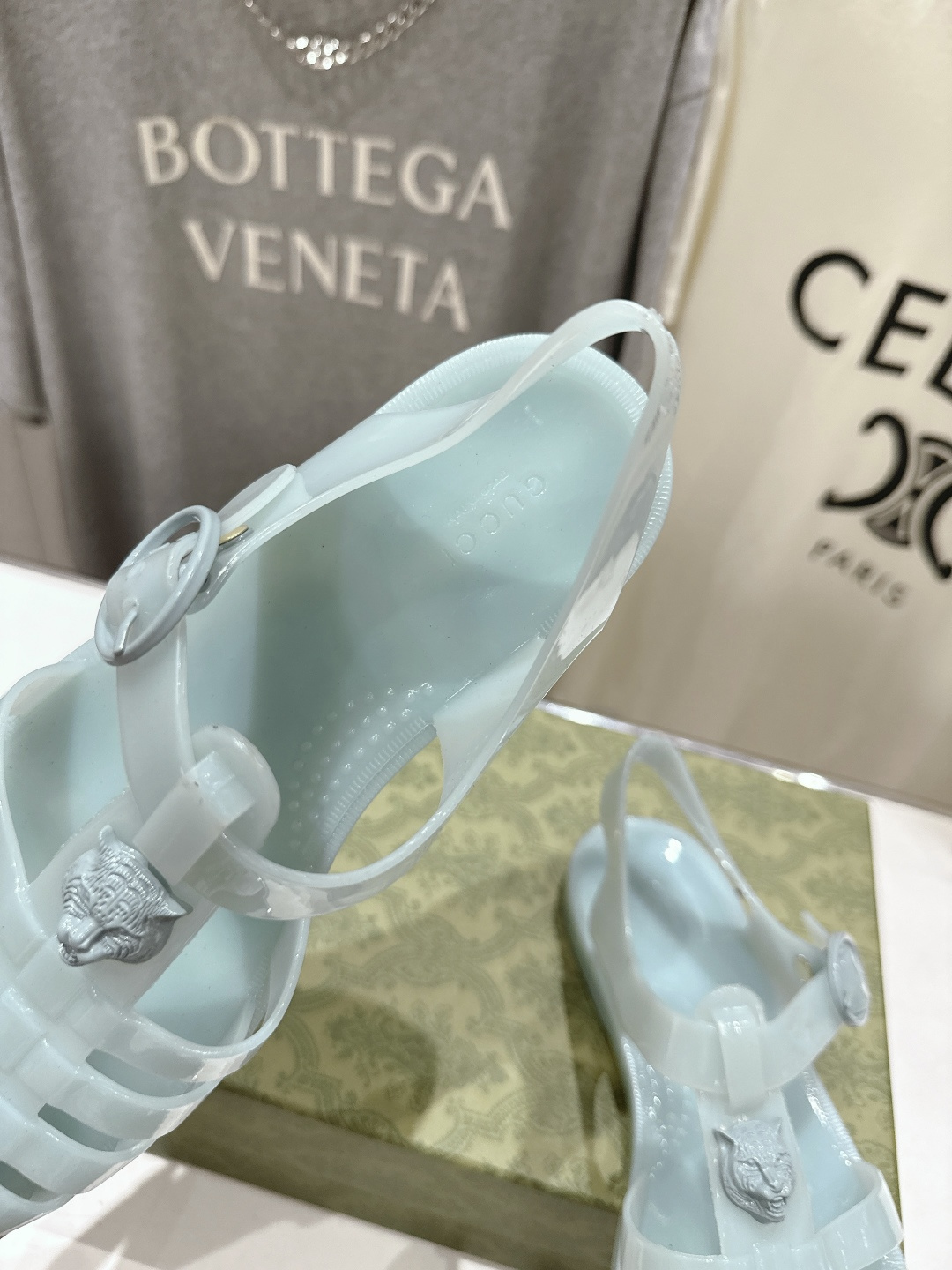 高版本出厂 Gucci*古驰 G家F036 2026ss夏季爆款平底沙滩凉鞋,在这个IN时代必备的凉鞋 高版本出厂 Gucci*古驰 G家F036 2026ss夏季爆款平底沙滩凉鞋,在这个IN时代必备的凉鞋