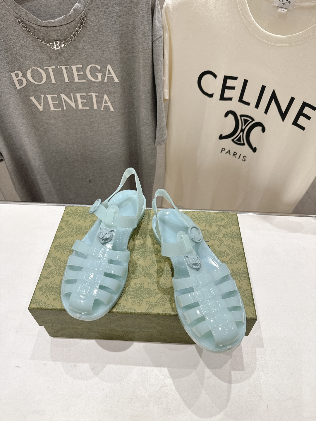 高版本出厂 Gucci*古驰 G家F036 2026ss夏季爆款平底沙滩凉鞋,在这个IN时代必备的凉鞋 高版本出厂 Gucci*古驰 G家F036 2026ss夏季爆款平底沙滩凉鞋,在这个IN时代必备的凉鞋