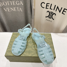 高版本出厂 Gucci*古驰 G家F036 2026ss夏季爆款平底沙滩凉鞋,在这个IN时代必备的凉鞋 高版本出厂 Gucci*古驰 G家F036 2026ss夏季爆款平底沙滩凉鞋,在这个IN时代必备的凉鞋