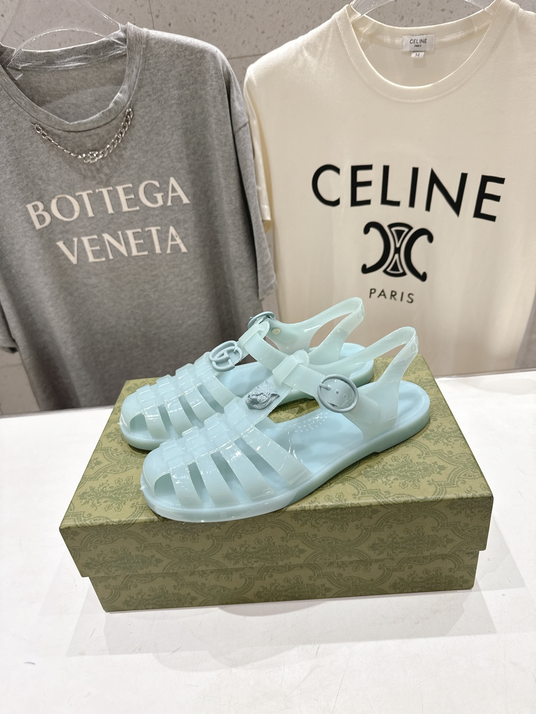 高版本出厂 Gucci*古驰 G家F036 2026ss夏季爆款平底沙滩凉鞋,在这个IN时代必备的凉鞋 高版本出厂 Gucci*古驰 G家F036 2026ss夏季爆款平底沙滩凉鞋,在这个IN时代必备的凉鞋