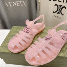 高版本出厂 Gucci*古驰 G家F036 2026ss夏季爆款平底沙滩凉鞋,在这个IN时代必备的凉鞋 高版本出厂 Gucci*古驰 G家F036 2026ss夏季爆款平底沙滩凉鞋,在这个IN时代必备的凉鞋