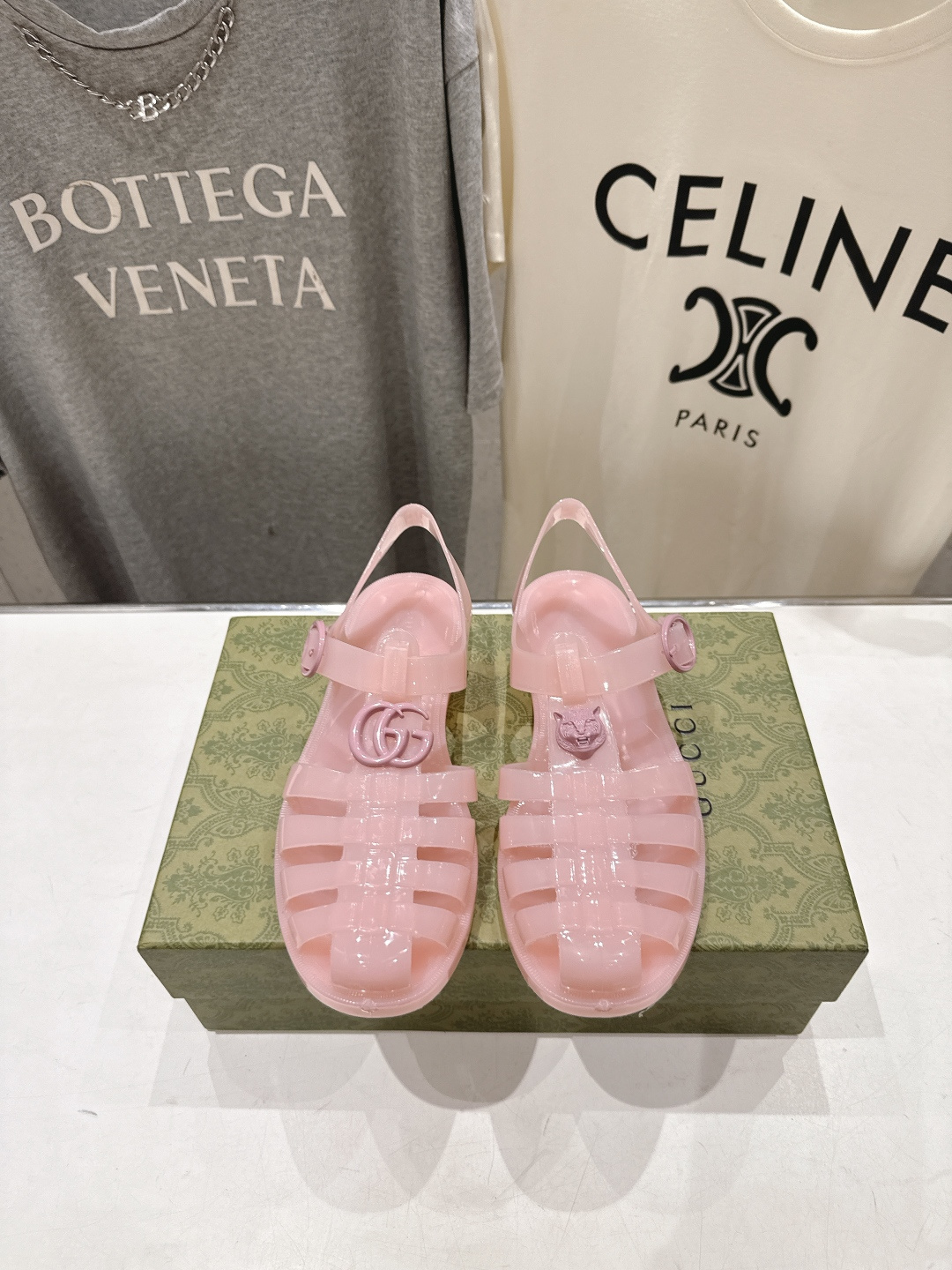 高版本出厂  Gucci*古驰 G家F036 2026ss夏季爆款平底沙滩凉鞋，在这个IN时代必备的凉鞋