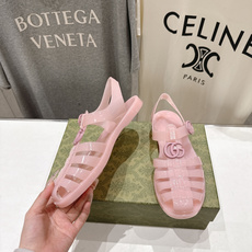 高版本出厂 Gucci*古驰 G家F036 2026ss夏季爆款平底沙滩凉鞋,在这个IN时代必备的凉鞋 高版本出厂 Gucci*古驰 G家F036 2026ss夏季爆款平底沙滩凉鞋,在这个IN时代必备的凉鞋
