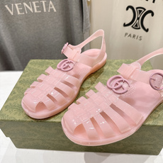 高版本出厂 Gucci*古驰 G家F036 2026ss夏季爆款平底沙滩凉鞋,在这个IN时代必备的凉鞋 高版本出厂 Gucci*古驰 G家F036 2026ss夏季爆款平底沙滩凉鞋,在这个IN时代必备的凉鞋