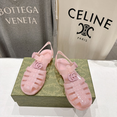 高版本出厂 Gucci*古驰 G家F036 2026ss夏季爆款平底沙滩凉鞋,在这个IN时代必备的凉鞋 高版本出厂 Gucci*古驰 G家F036 2026ss夏季爆款平底沙滩凉鞋,在这个IN时代必备的凉鞋