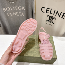 高版本出厂 Gucci*古驰 G家F036 2026ss夏季爆款平底沙滩凉鞋,在这个IN时代必备的凉鞋 高版本出厂 Gucci*古驰 G家F036 2026ss夏季爆款平底沙滩凉鞋,在这个IN时代必备的凉鞋