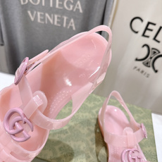 高版本出厂 Gucci*古驰 G家F036 2026ss夏季爆款平底沙滩凉鞋,在这个IN时代必备的凉鞋 高版本出厂 Gucci*古驰 G家F036 2026ss夏季爆款平底沙滩凉鞋,在这个IN时代必备的凉鞋