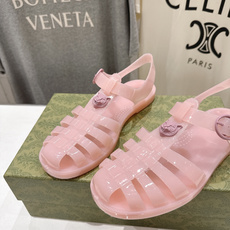 高版本出厂 Gucci*古驰 G家F036 2026ss夏季爆款平底沙滩凉鞋,在这个IN时代必备的凉鞋 高版本出厂 Gucci*古驰 G家F036 2026ss夏季爆款平底沙滩凉鞋,在这个IN时代必备的凉鞋