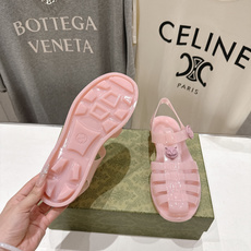 高版本出厂 Gucci*古驰 G家F036 2026ss夏季爆款平底沙滩凉鞋,在这个IN时代必备的凉鞋 高版本出厂 Gucci*古驰 G家F036 2026ss夏季爆款平底沙滩凉鞋,在这个IN时代必备的凉鞋