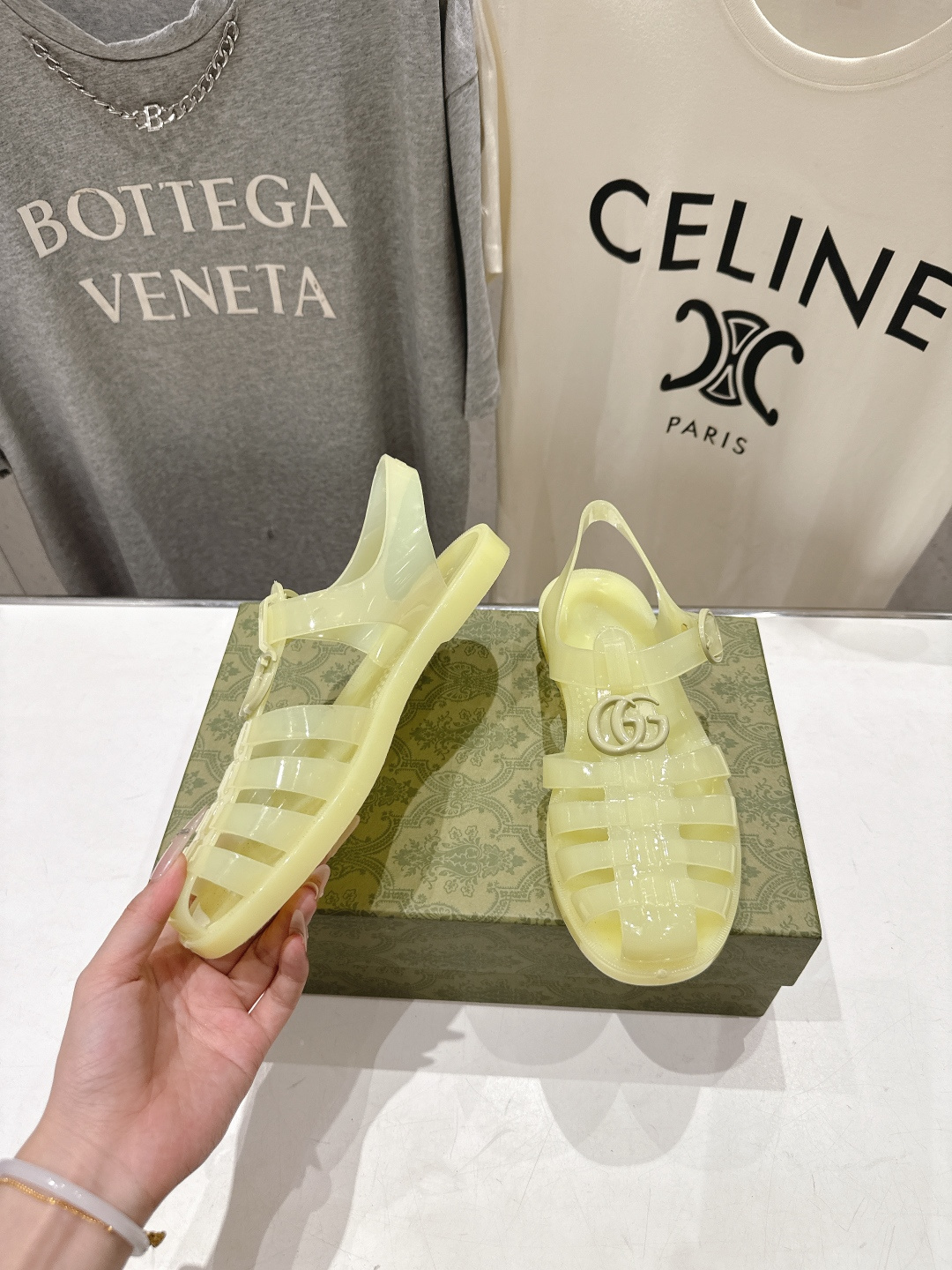 高版本出厂 Gucci*古驰 G家F036 2026ss夏季爆款平底沙滩凉鞋,在这个IN时代必备的凉鞋 高版本出厂 Gucci*古驰 G家F036 2026ss夏季爆款平底沙滩凉鞋,在这个IN时代必备的凉鞋