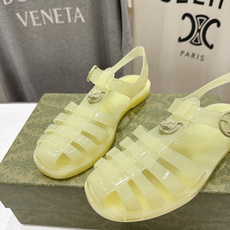 高版本出厂 Gucci*古驰 G家F036 2026ss夏季爆款平底沙滩凉鞋,在这个IN时代必备的凉鞋 高版本出厂 Gucci*古驰 G家F036 2026ss夏季爆款平底沙滩凉鞋,在这个IN时代必备的凉鞋