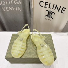 高版本出厂 Gucci*古驰 G家F036 2026ss夏季爆款平底沙滩凉鞋,在这个IN时代必备的凉鞋 高版本出厂 Gucci*古驰 G家F036 2026ss夏季爆款平底沙滩凉鞋,在这个IN时代必备的凉鞋