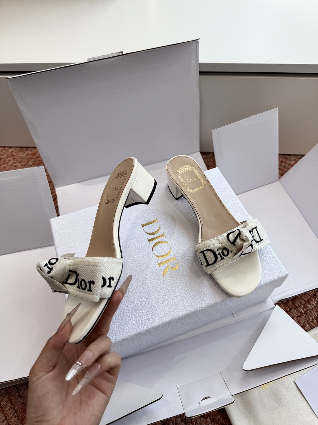🌾G072顶级品质Dior/迪奥26WF早春新蝴蝶结编织刺绣拖鞋凉鞋标志性金属D字扣缀于鞋头侧畔哑光鎏金