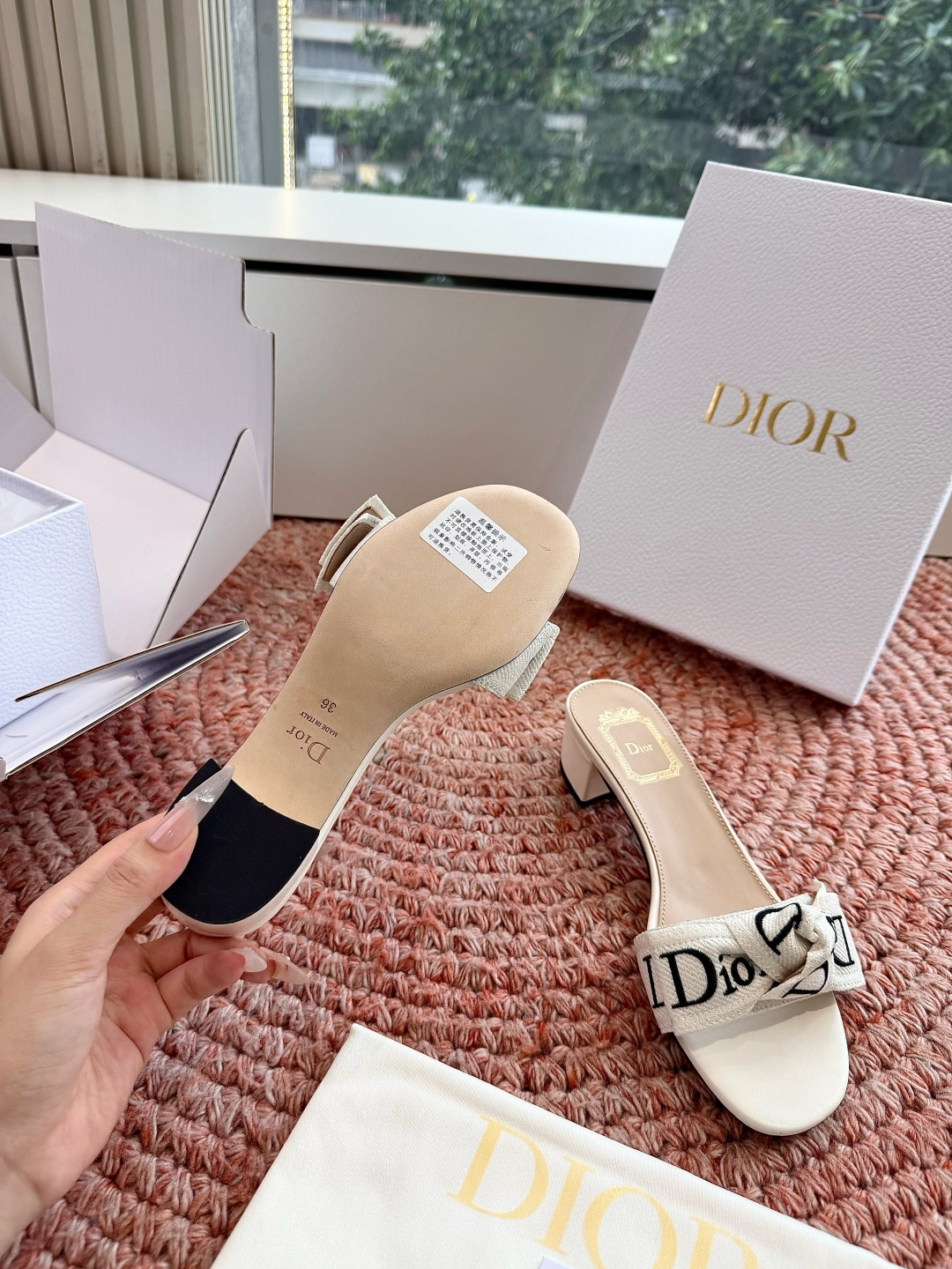 🌾G072顶级品质Dior/迪奥26WF早春新蝴蝶结编织刺绣拖鞋凉鞋标志性金属D字扣缀于鞋头侧畔哑光鎏金